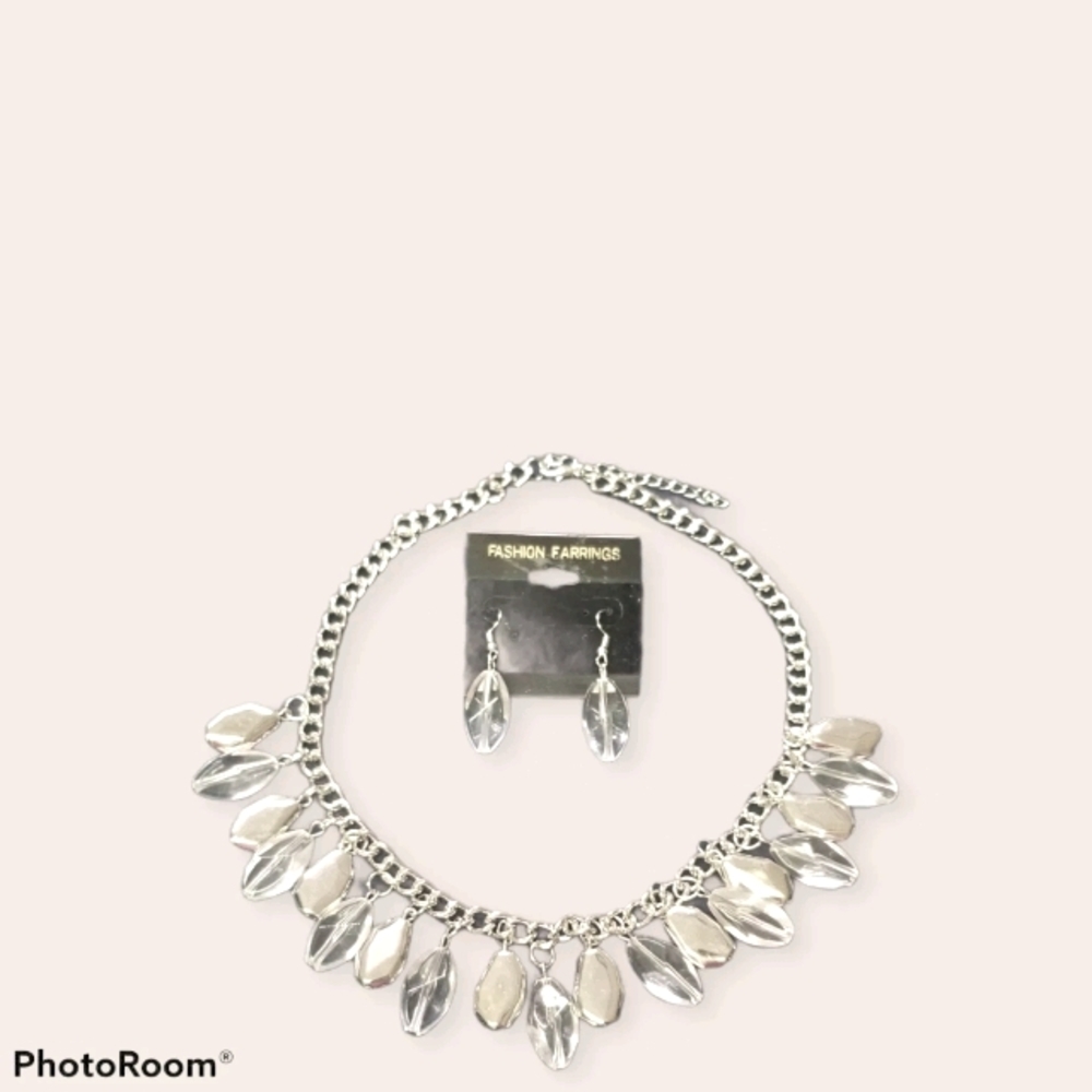 Women's necklace set